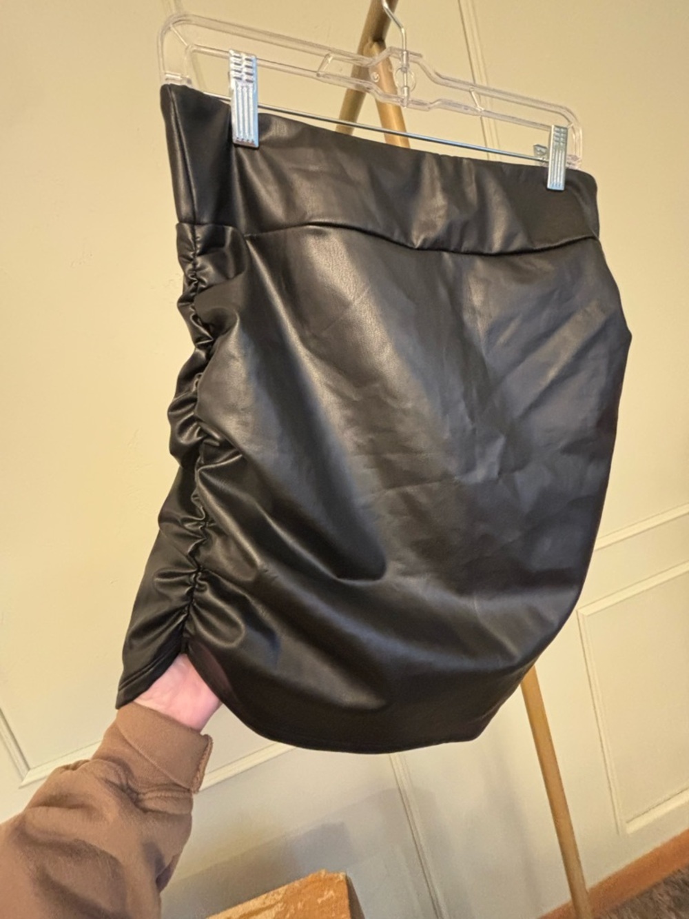 Halara Black Faux Leather Ruched Mini Skirt - Tummy Control NWOT Med - Picture 2 of 4